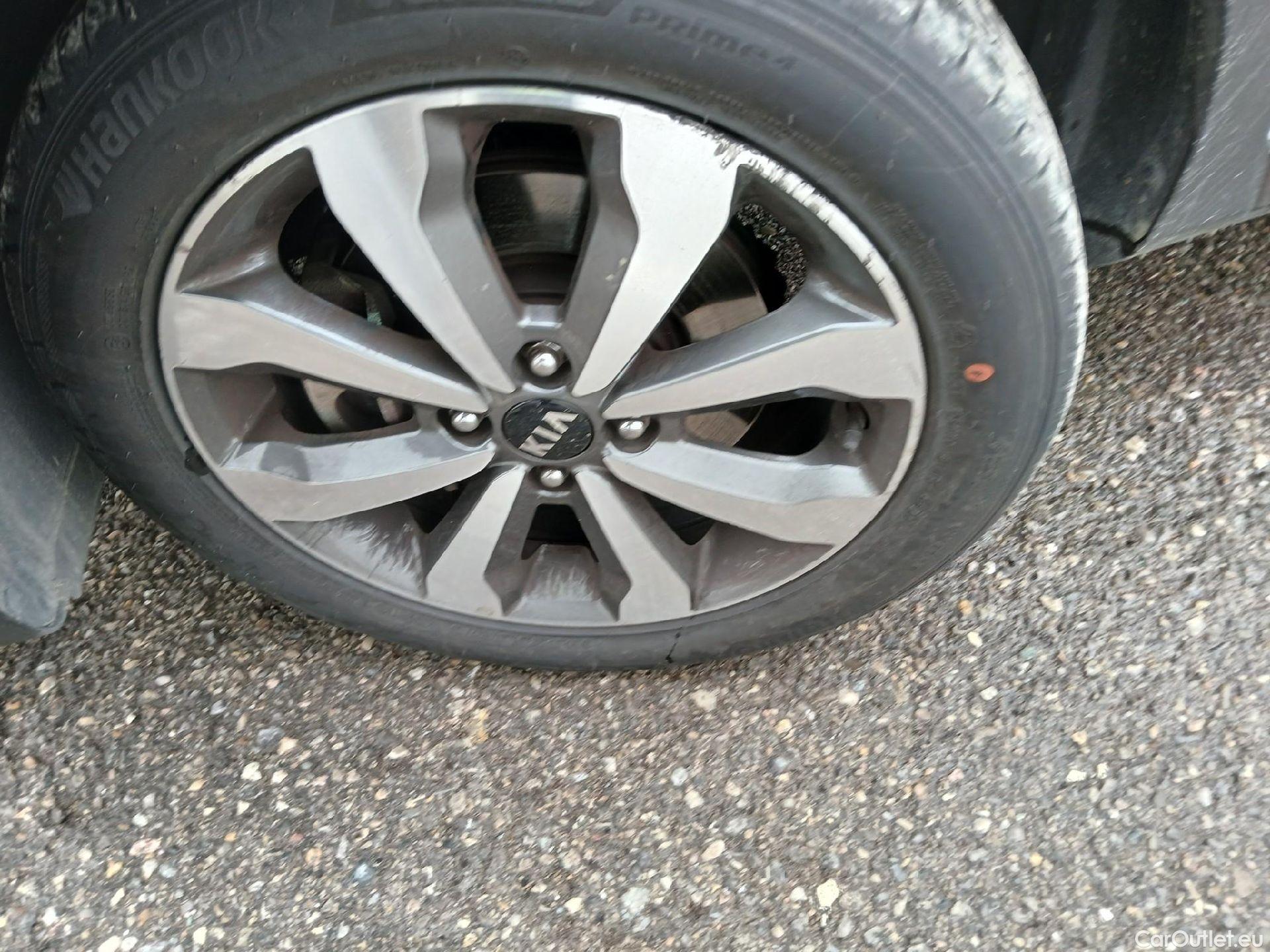  KIA  STONIC KIA  / 2017 / 5P / todoterreno 1.0 T-GDi 74kW (100CV) MHEV iMT Drive #11