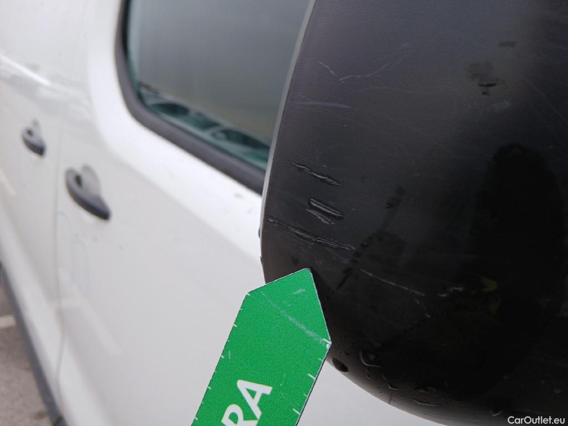  Opel  Vivaro OPEL  / 2019 / 4P / furgón 1.5 Diésel 74kW(100CV)M Std Exp #63