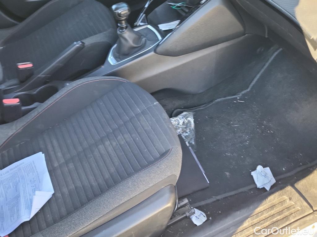  Peugeot  2008 PEUGEOT  / 2019 / 5P / todoterreno Active Pack Puretech 100 S&S BVM6 #15