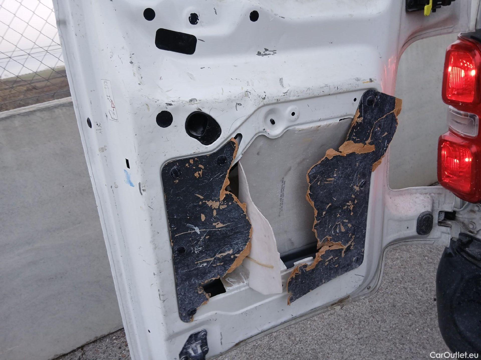  Opel  Vivaro OPEL  / 2019 / 4P / furgón 1.5 Diésel 74kW(100CV)M Std Exp #27