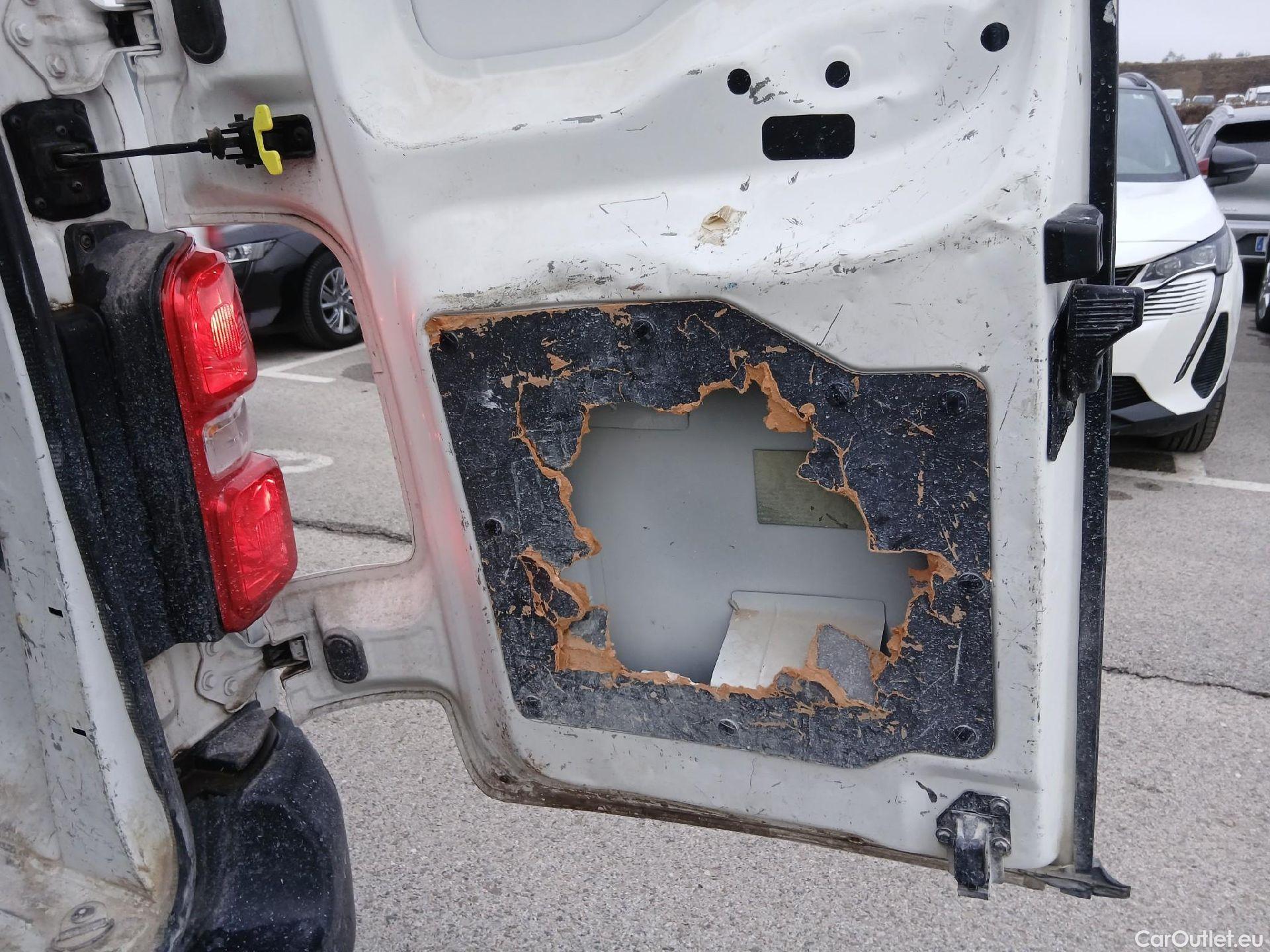  Opel  Vivaro OPEL  / 2019 / 4P / furgón 1.5 Diésel 74kW(100CV)M Std Exp #38