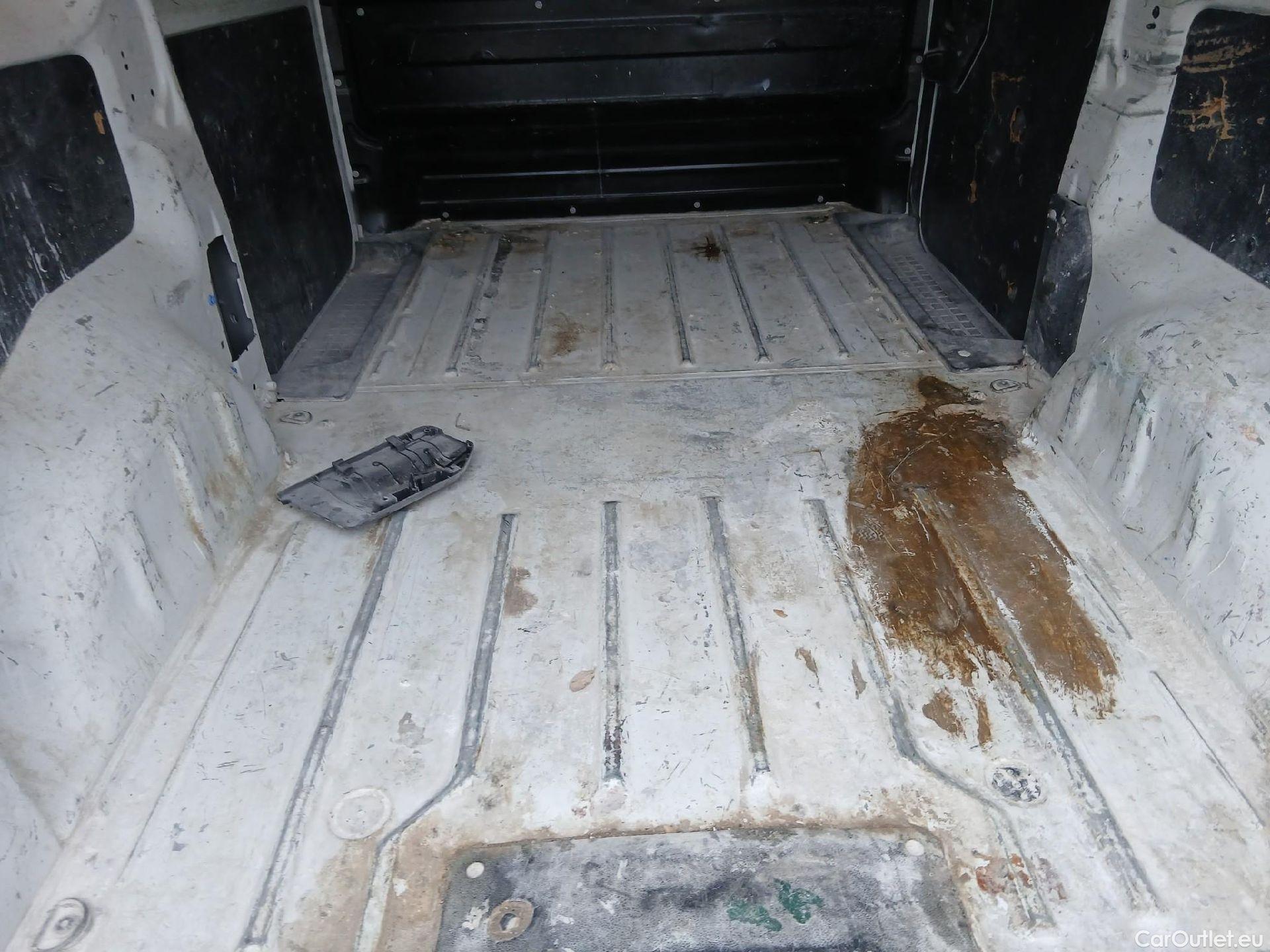  Opel  Vivaro OPEL  / 2019 / 4P / furgón 1.5 Diésel 74kW(100CV)M Std Exp #41