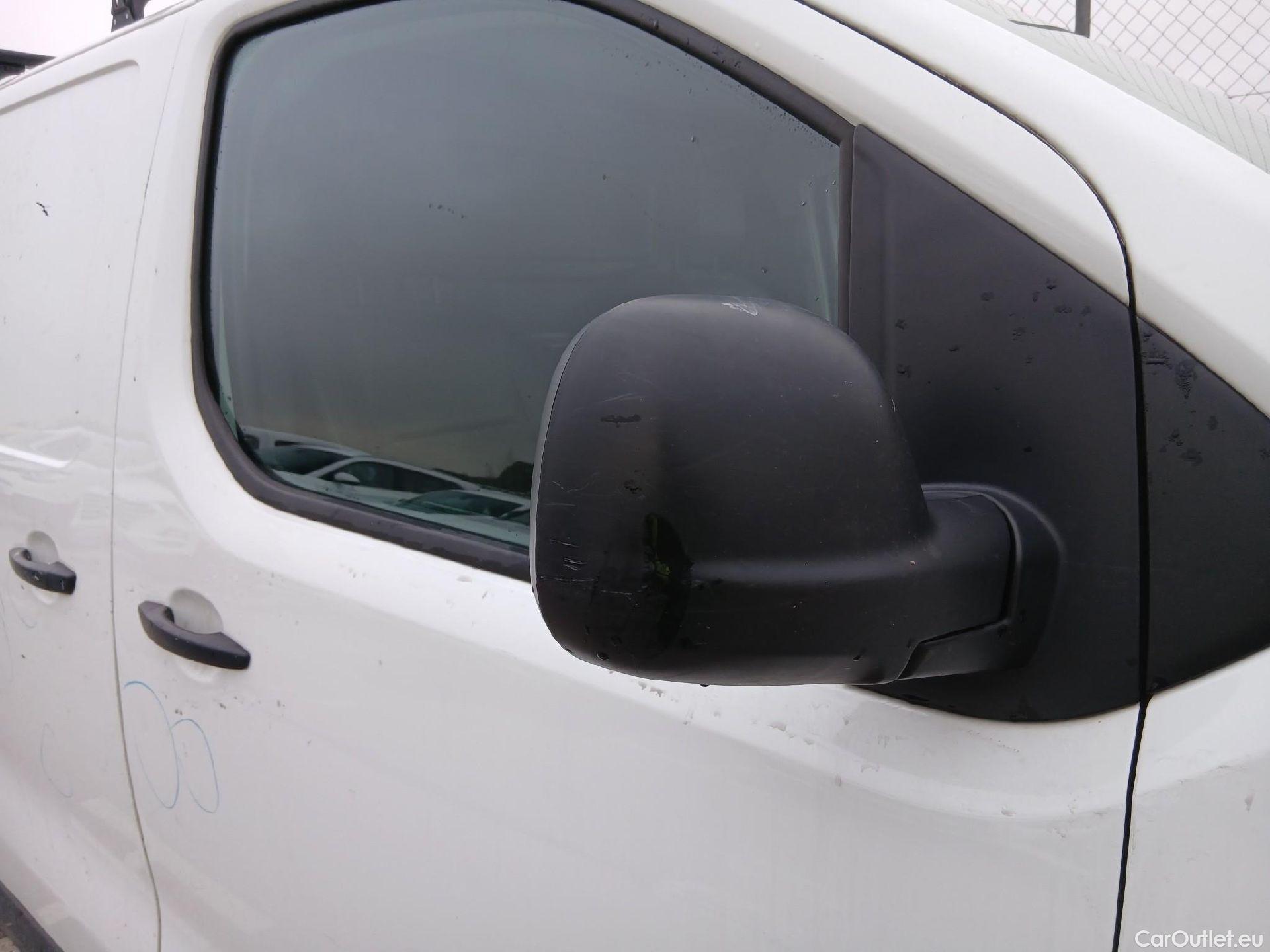  Opel  Vivaro OPEL  / 2019 / 4P / furgón 1.5 Diésel 74kW(100CV)M Std Exp #62