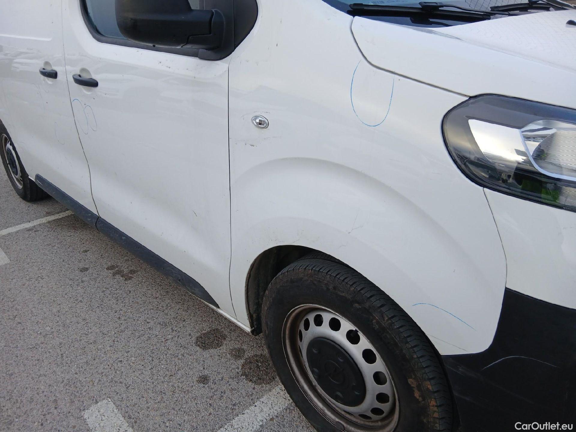  Opel  Vivaro OPEL  / 2019 / 4P / furgón 1.5 Diésel 74kW(100CV)M Std Exp #70