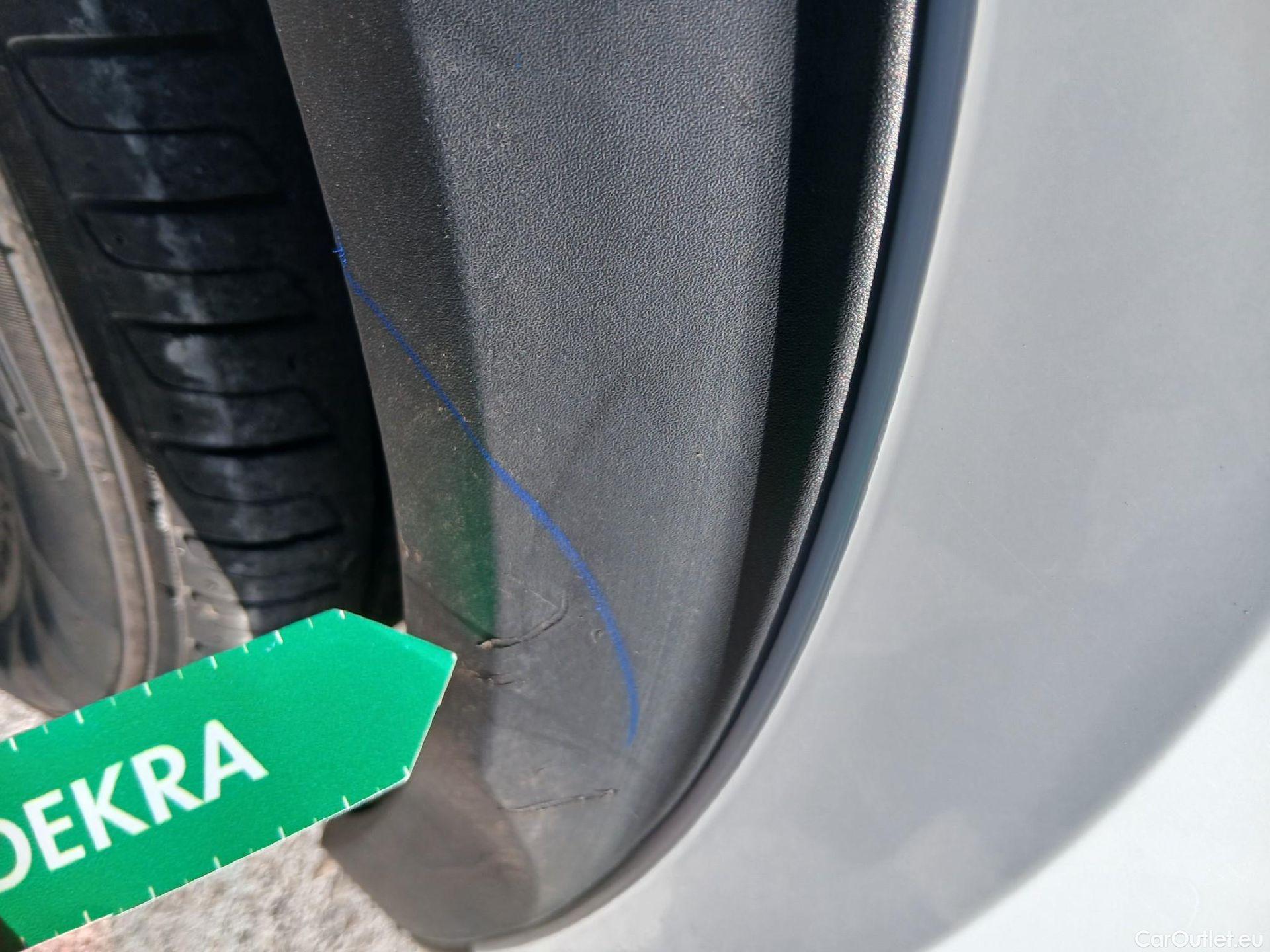  Peugeot  2008 PEUGEOT  / 2019 / 5P / todoterreno Active Pack BlueHDI 81kW (110CV) #20