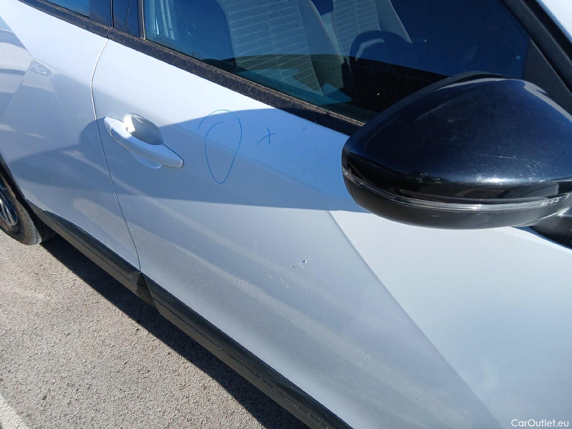  Peugeot  2008 PEUGEOT  / 2019 / 5P / todoterreno Active Pack BlueHDI 81kW (110CV) #18