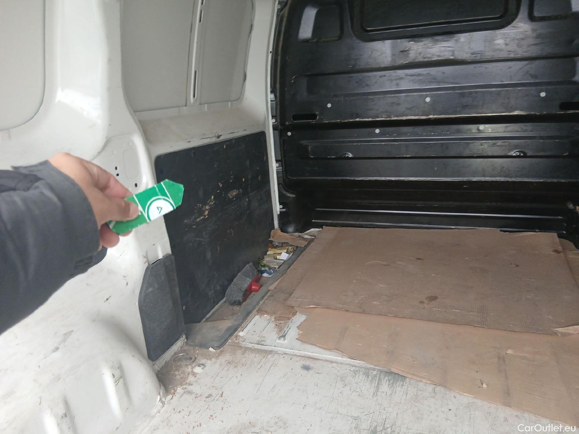  Peugeot  Expert PEUGEOT  / 2016 / 4P / furgón Furgón Premium 1.5 BlueHDi 100 Standard (AC) #9