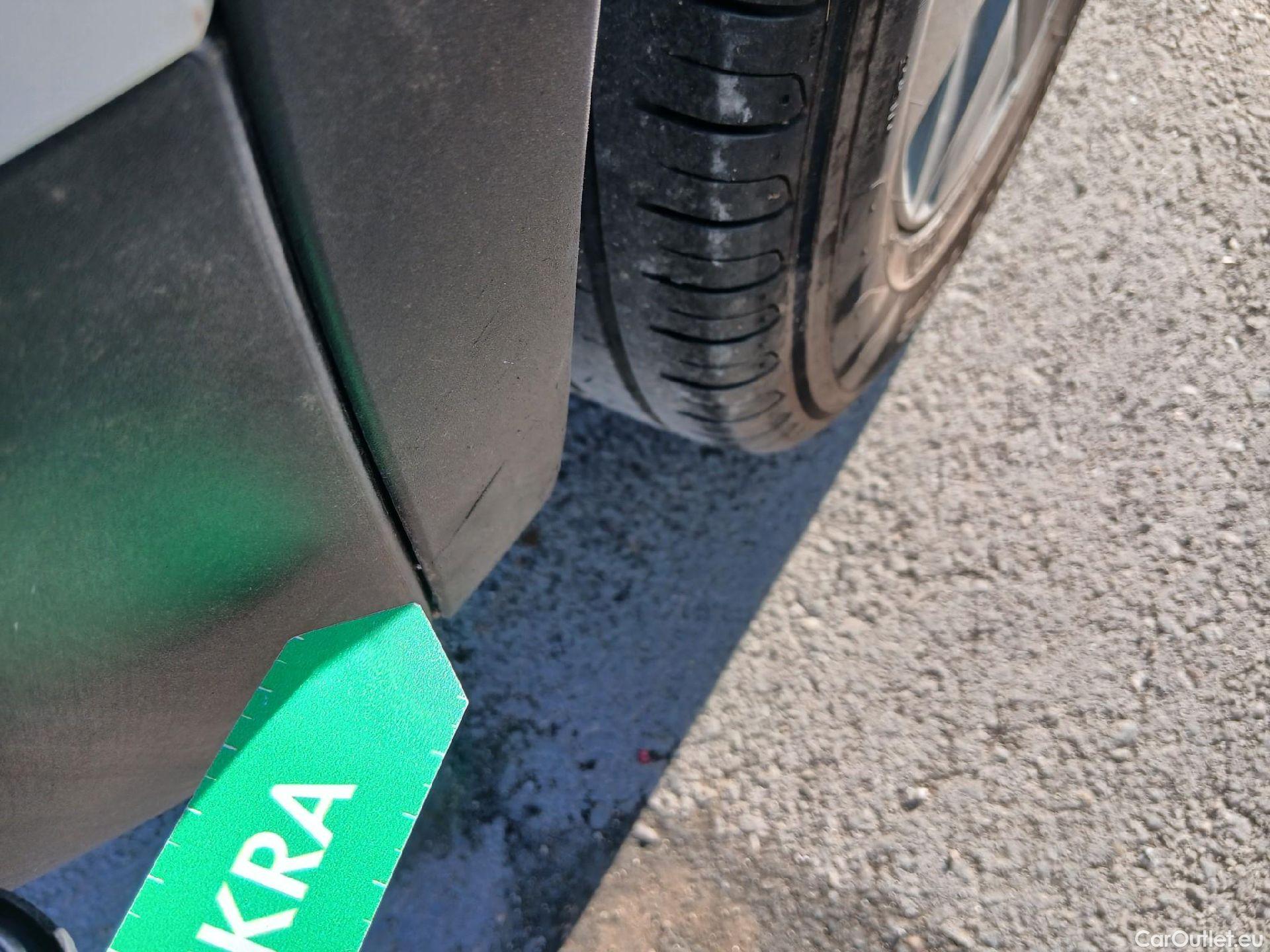  Peugeot  2008 PEUGEOT  / 2019 / 5P / todoterreno Active Pack BlueHDI 81kW (110CV) #14