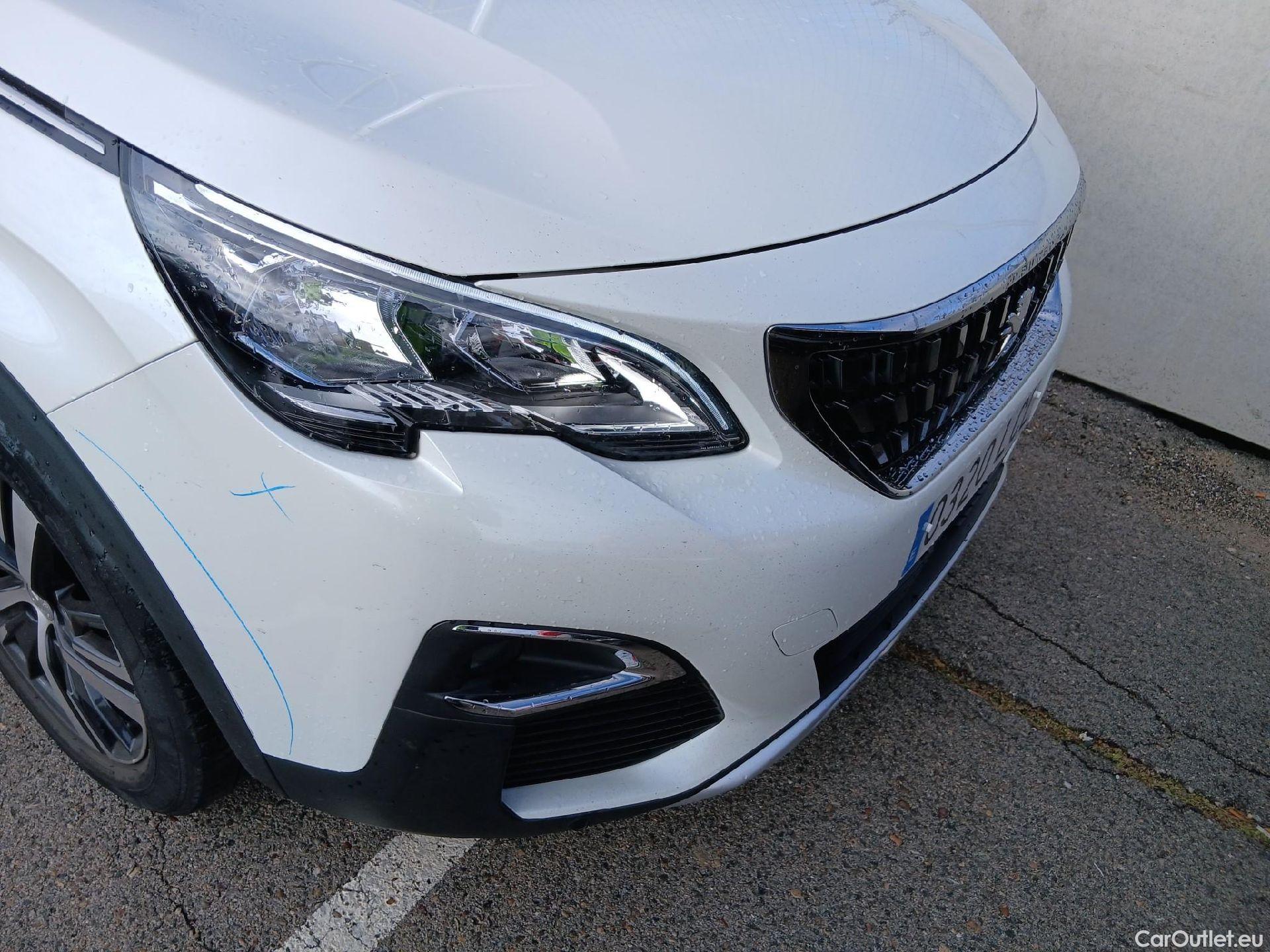  Peugeot  3008 PEUGEOT  / 2016 / 5P / todoterreno 1.2 PURETECH 96KW (130CV) ALLURE S&S (CX) #9