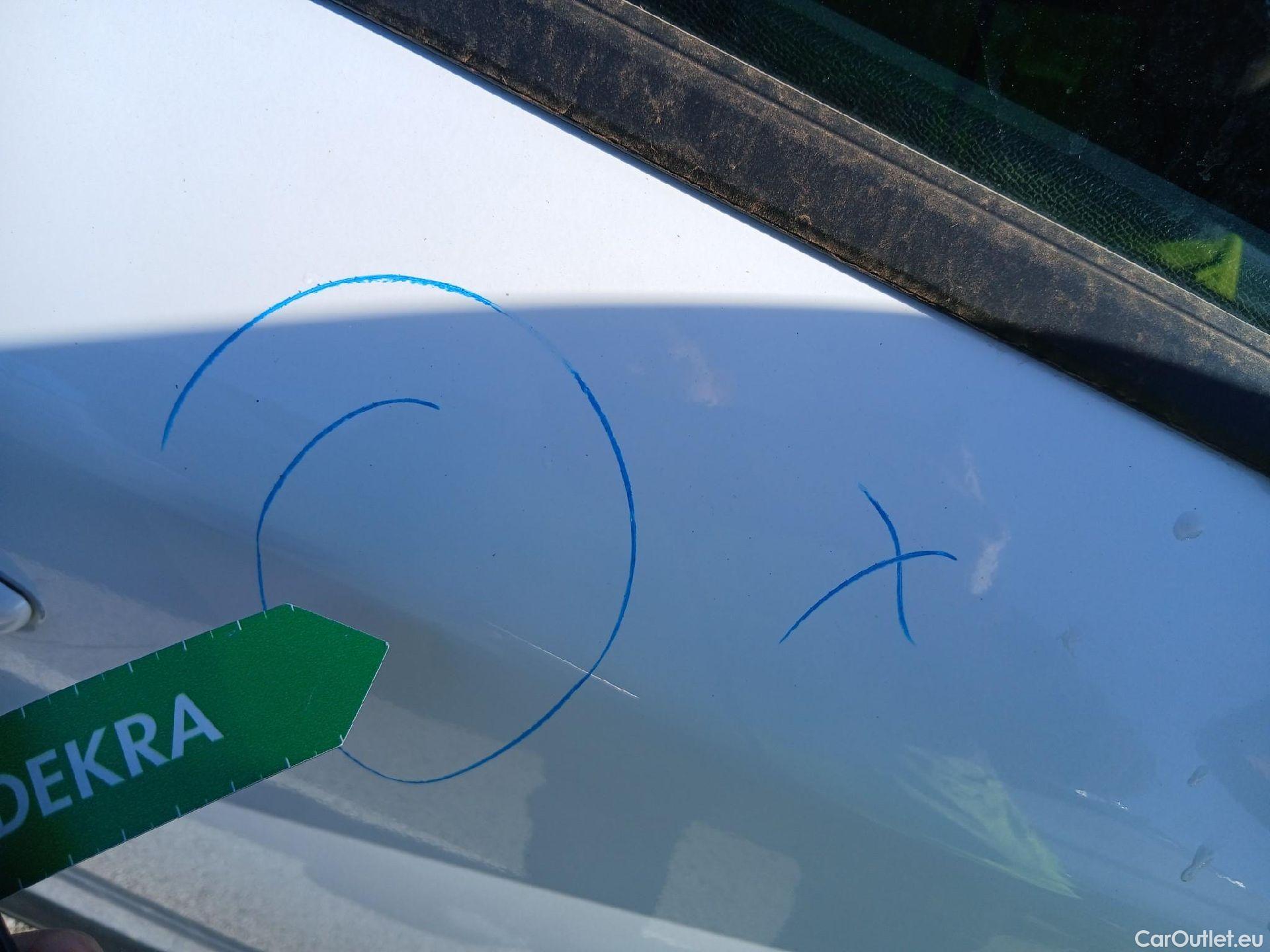  Peugeot  2008 PEUGEOT  / 2019 / 5P / todoterreno Active Pack BlueHDI 81kW (110CV) #19