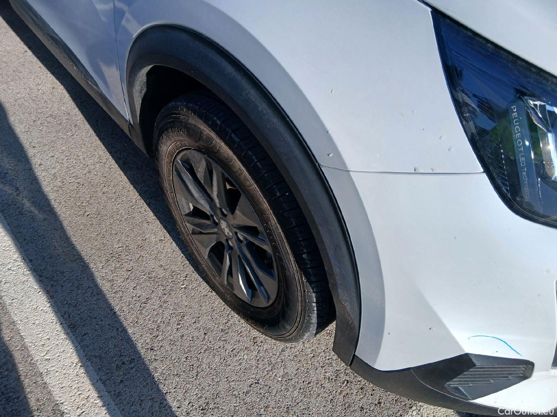  Peugeot  2008 PEUGEOT  / 2019 / 5P / todoterreno Active Pack BlueHDI 81kW (110CV) #21