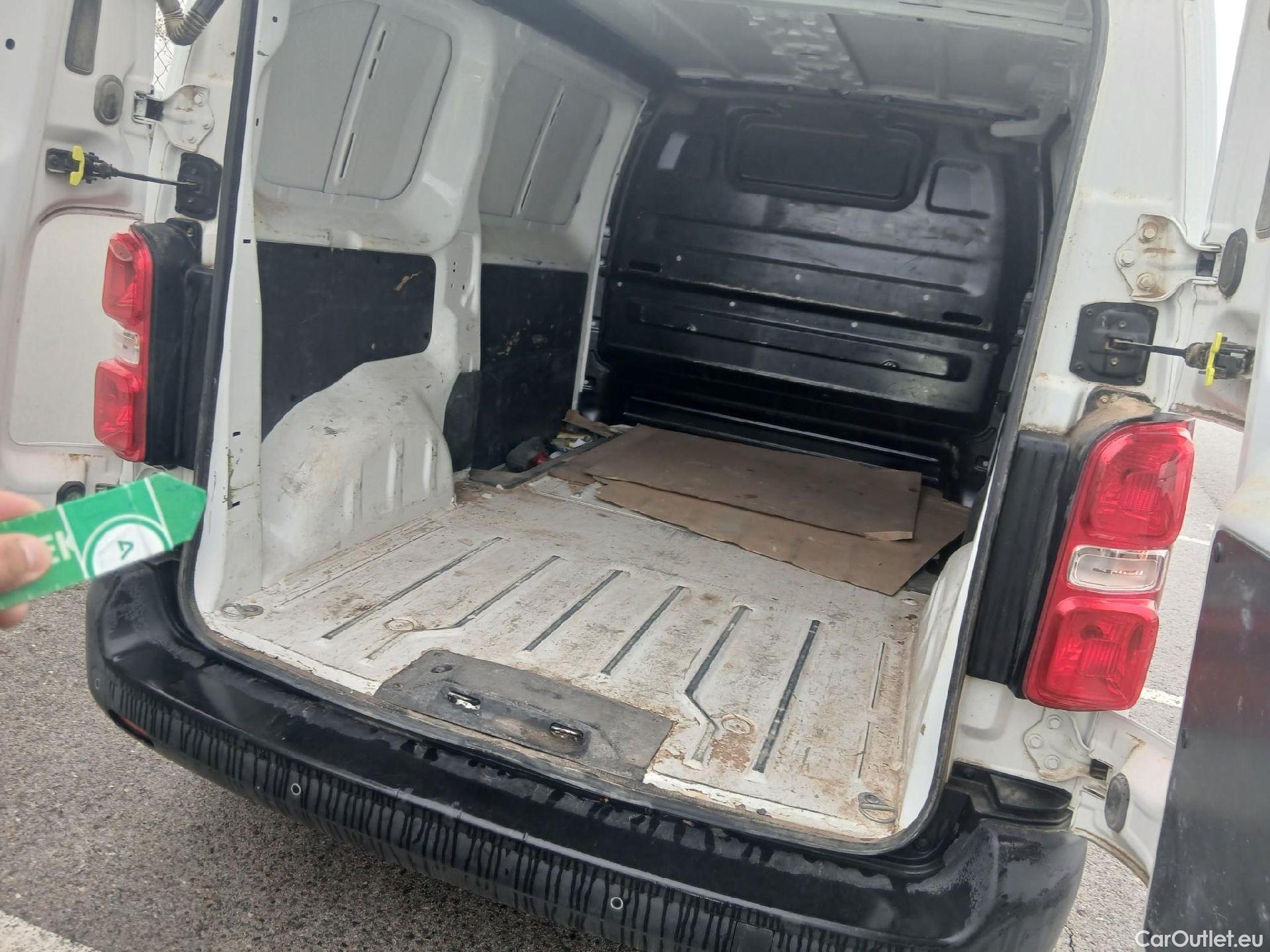  Peugeot  Expert PEUGEOT  / 2016 / 4P / furgón Furgón Premium 1.5 BlueHDi 100 Standard (AC) #1