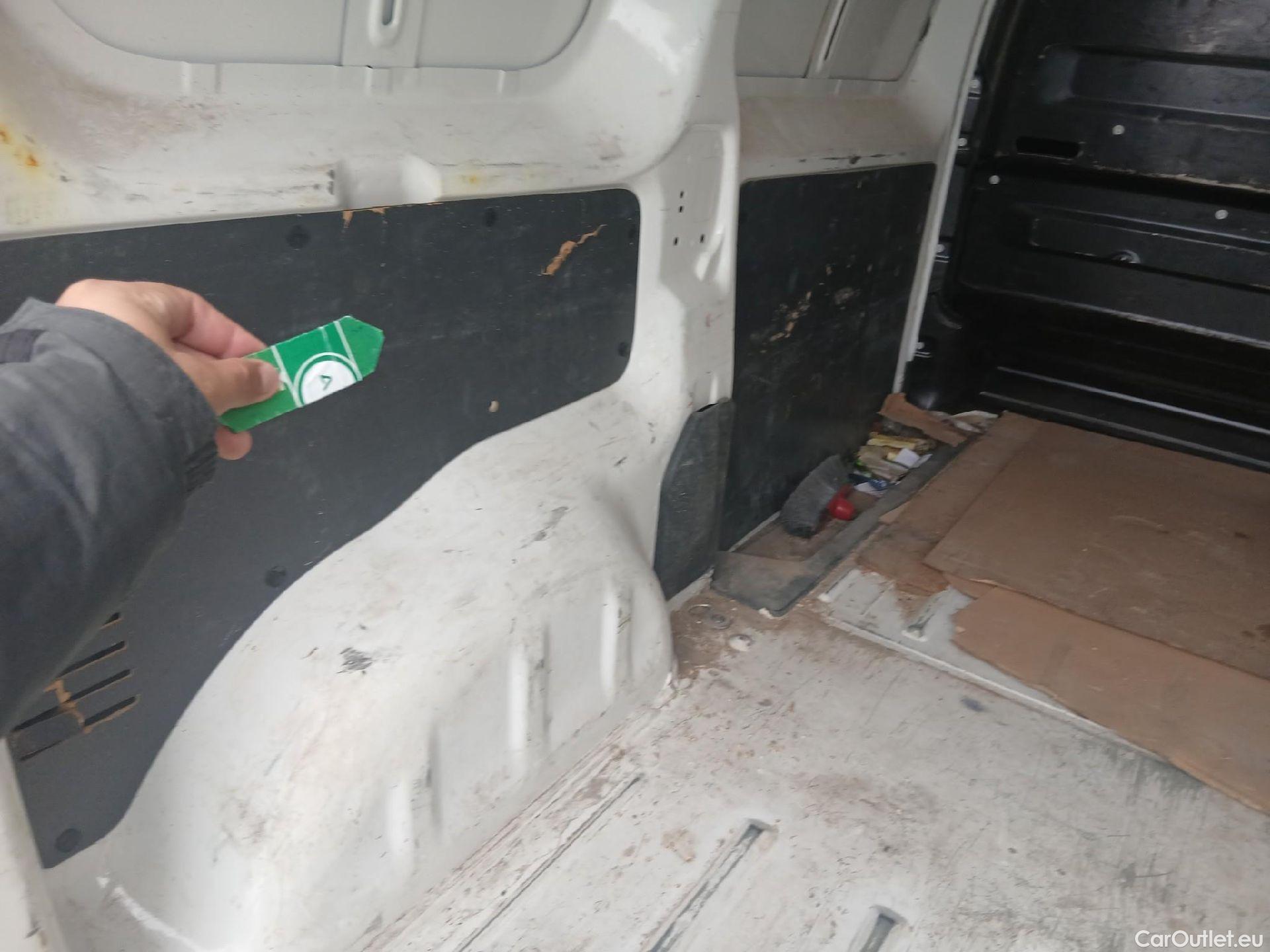  Peugeot  Expert PEUGEOT  / 2016 / 4P / furgón Furgón Premium 1.5 BlueHDi 100 Standard (AC) #14