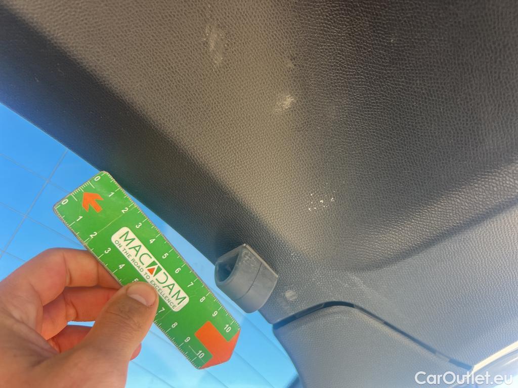  Peugeot  2008 PEUGEOT  / 2019 / 5P / todoterreno Allure BlueHDI 81kW (110CV) #9