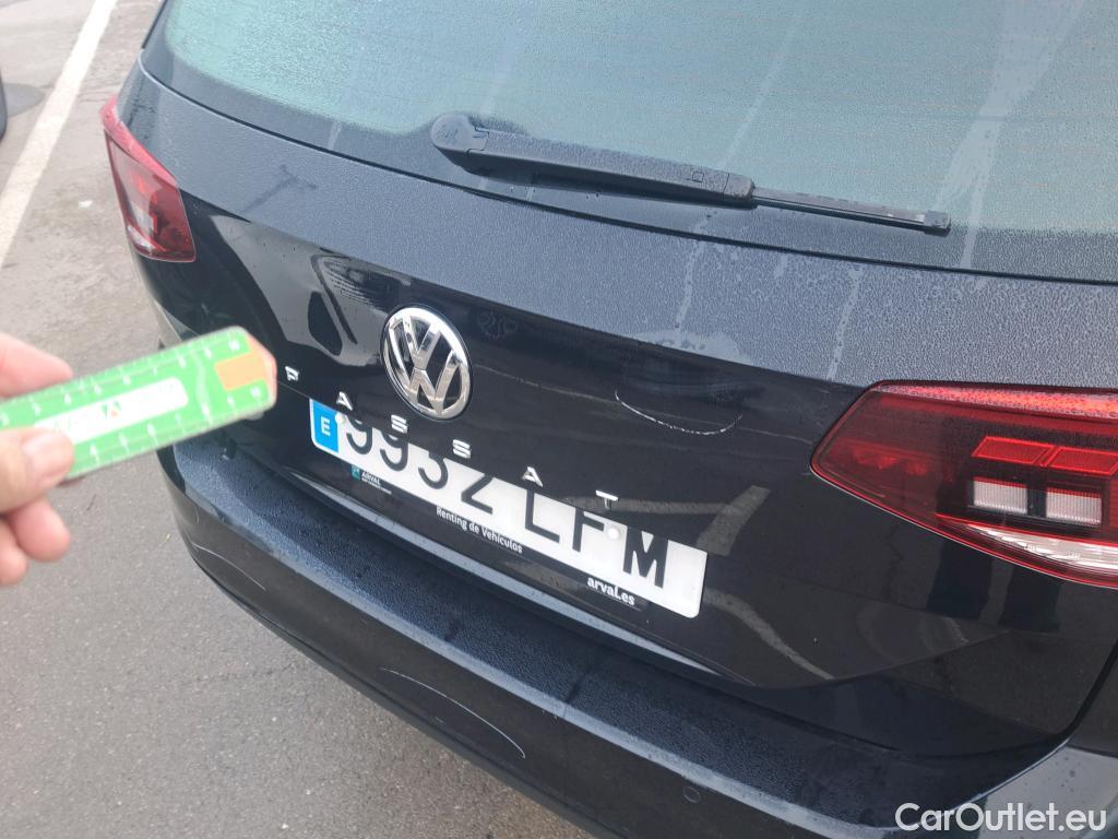  Volkswagen  Passat VOLKSWAGEN  / 2019 / 5P / familiar Variant Business 2.0 TDI 110kW #30