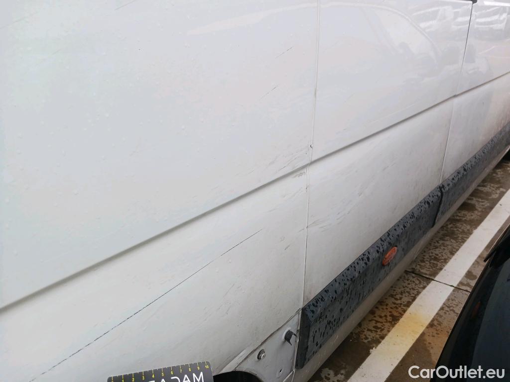  Renault  Master RENAULT TRUCKS UK  VU 4p 3G furgón Red Edition Van FWD 135CV L3H2 #4