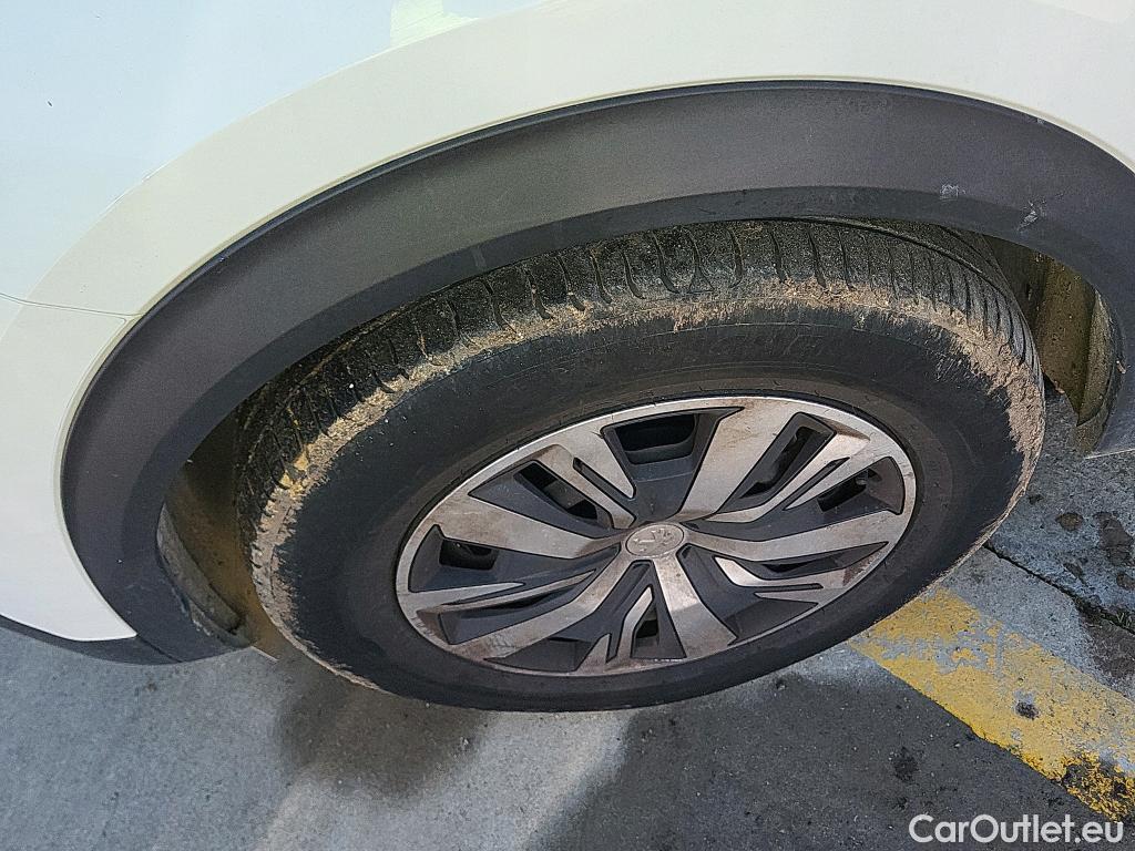  Peugeot  2008 PEUGEOT  / 2019 / 5P / todoterreno Active BlueHDI 100 S&S BVM6 #13