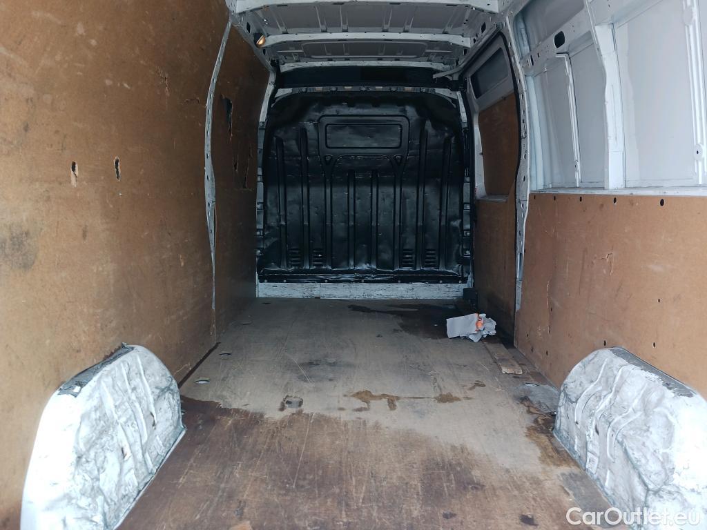  Renault  Master RENAULT TRUCKS UK  VU 4p 3G furgón Red Edition Van FWD 135CV L3H2 #47