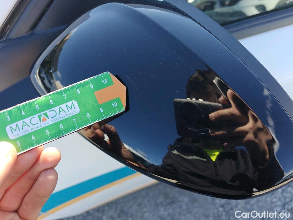  Peugeot  2008 PEUGEOT  / 2019 / 5P / todoterreno Active Puretech 100 S&S BVM6 #46