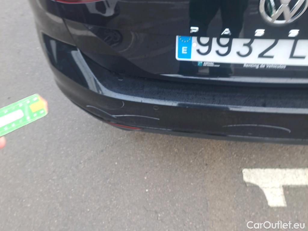  Volkswagen  Passat VOLKSWAGEN  / 2019 / 5P / familiar Variant Business 2.0 TDI 110kW #18