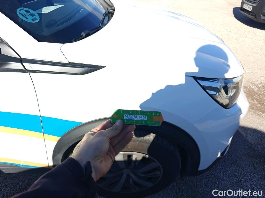  Peugeot  2008 PEUGEOT  / 2019 / 5P / todoterreno Active Puretech 100 S&S BVM6 #12