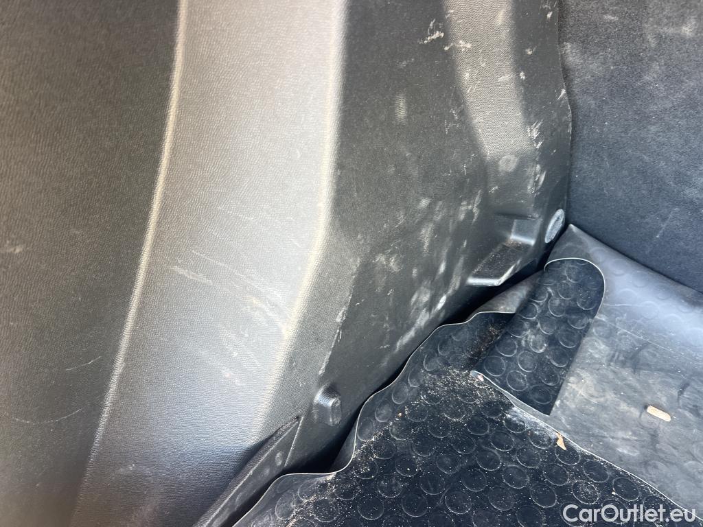  Peugeot  2008 PEUGEOT  / 2019 / 5P / todoterreno Allure BlueHDI 81kW (110CV) #11