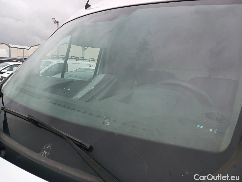  Renault  Master RENAULT TRUCKS UK  VU 4p 3G furgón Red Edition Van FWD 135CV L3H2 #1