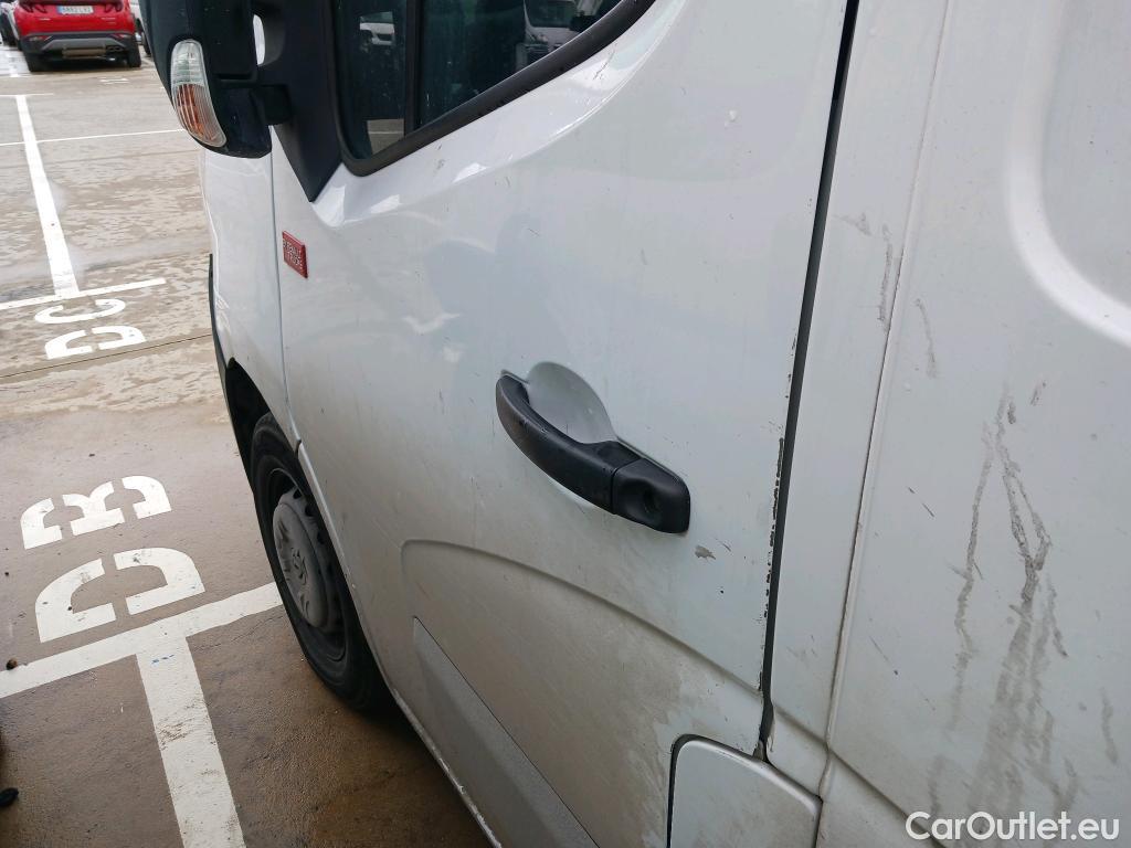  Renault  Master RENAULT TRUCKS UK  VU 4p 3G furgón Red Edition Van FWD 135CV L3H2 #18