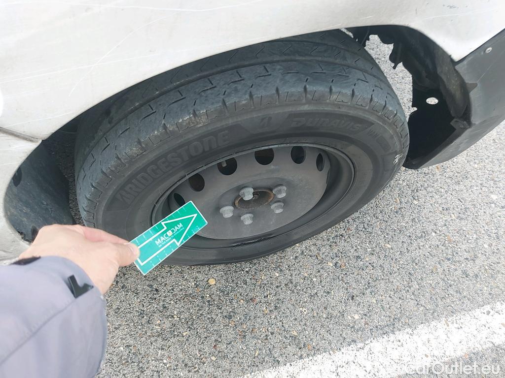  Renault  Master RENAULT TRUCKS UK  VU 4p 3G furgón Red Edition Van FWD 135CV L3H2 #41