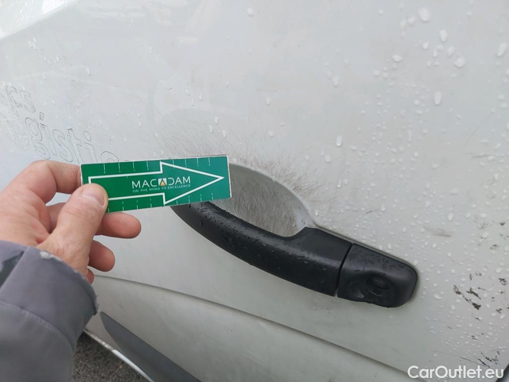  Renault  Master RENAULT TRUCKS UK  VU 4p 3G furgón Red Edition Van FWD 135CV L3H2 #33