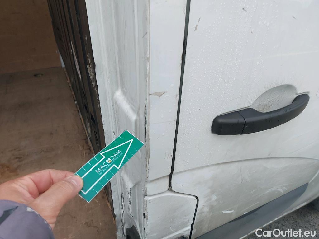  Renault  Master RENAULT TRUCKS UK  VU 4p 3G furgón Red Edition Van FWD 135CV L3H2 #37