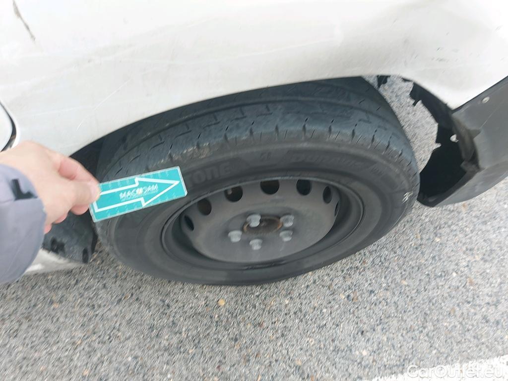  Renault  Master RENAULT TRUCKS UK  VU 4p 3G furgón Red Edition Van FWD 135CV L3H2 #40