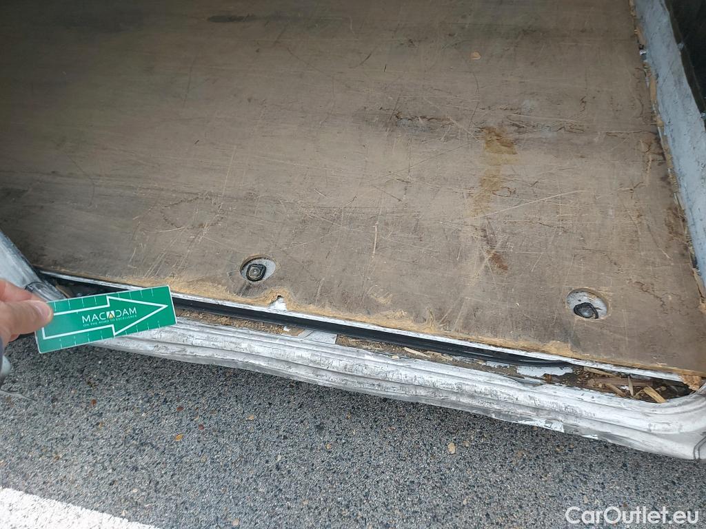  Renault  Master RENAULT TRUCKS UK  VU 4p 3G furgón Red Edition Van FWD 135CV L3H2 #18