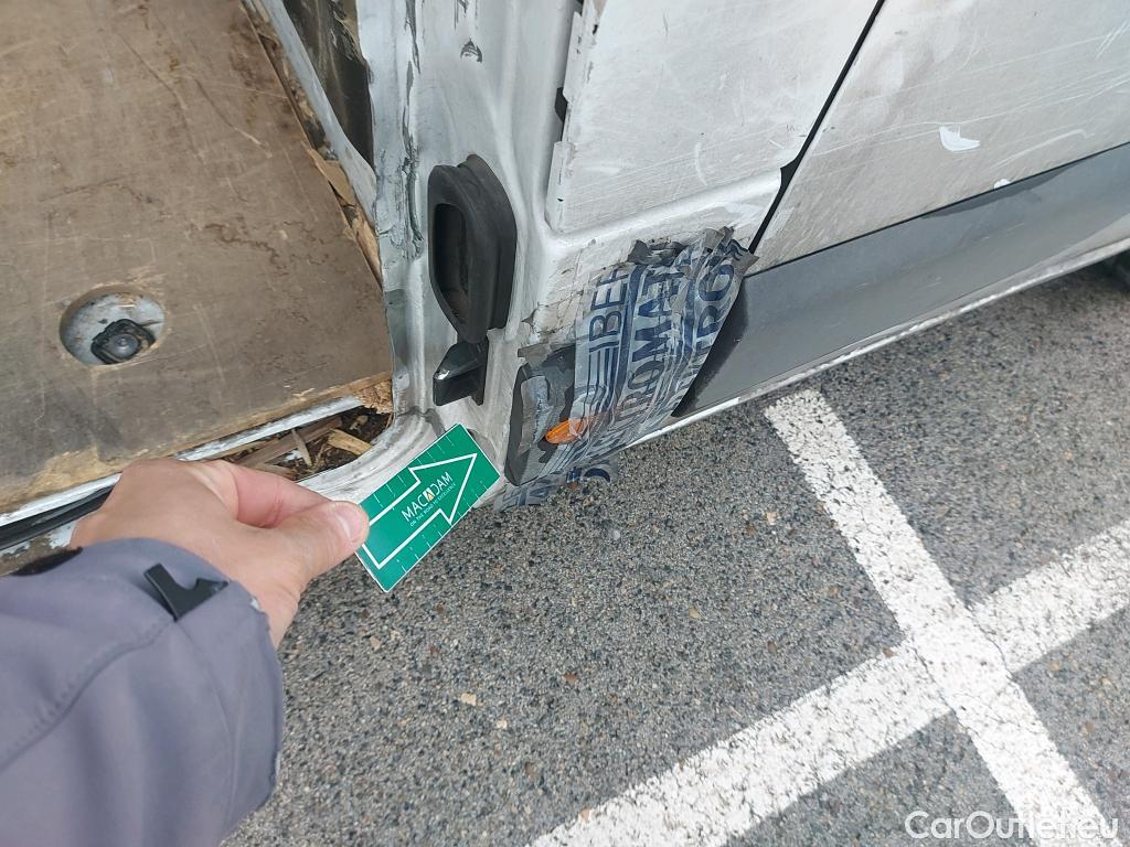  Renault  Master RENAULT TRUCKS UK  VU 4p 3G furgón Red Edition Van FWD 135CV L3H2 #21