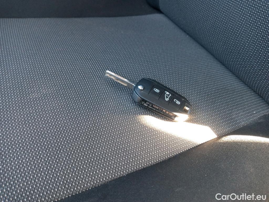  Citroen  Berlingo CITROEN  / 2018 / 4P / monovolumen compacto Talla M BlueHDi 100 S&S LIVE PACK #6