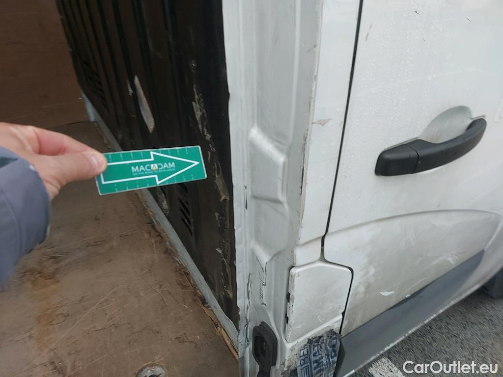  Renault  Master RENAULT TRUCKS UK  VU 4p 3G furgón Red Edition Van FWD 135CV L3H2 #19