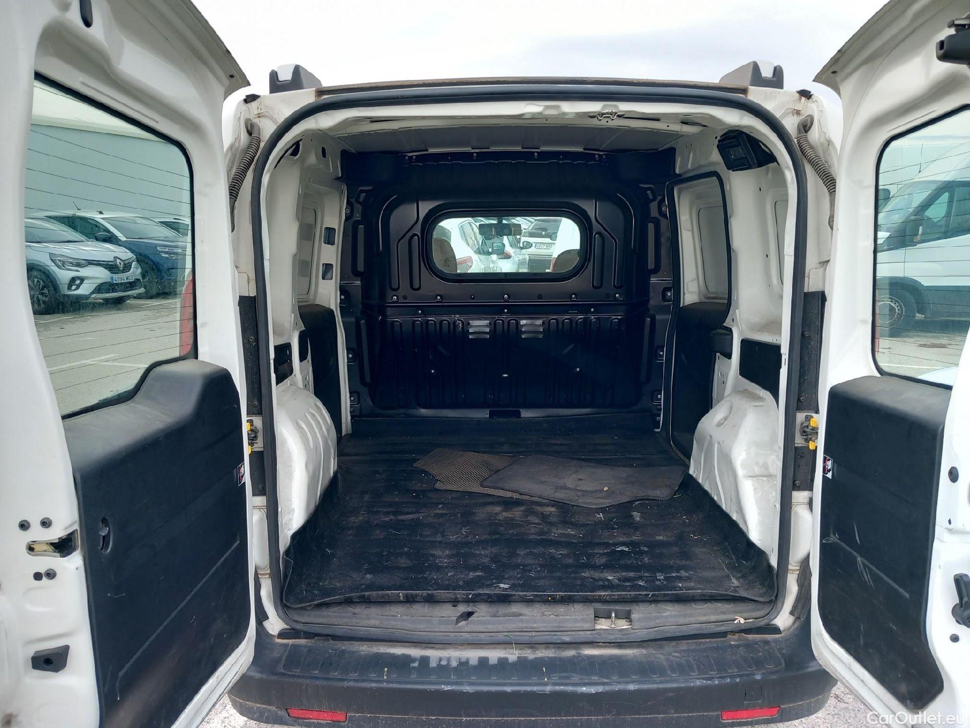  Fiat  Doblo FIAT Doblò Cargo/2015/3P/furgón derivado de turismo Cargo Base 1.6 Mjet 66kW (90CV) #7