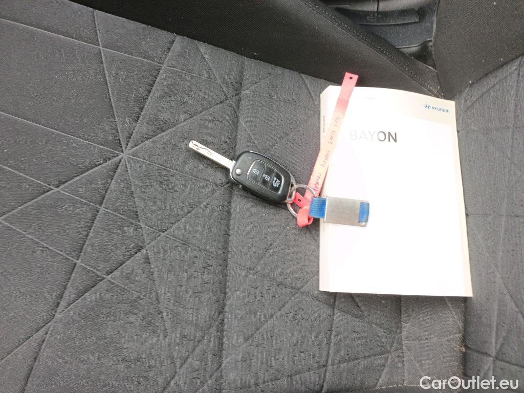  Hyundai  Bayon HYUNDAI  / 2021 / 5P / todoterreno 1.2 MPI Maxx #1