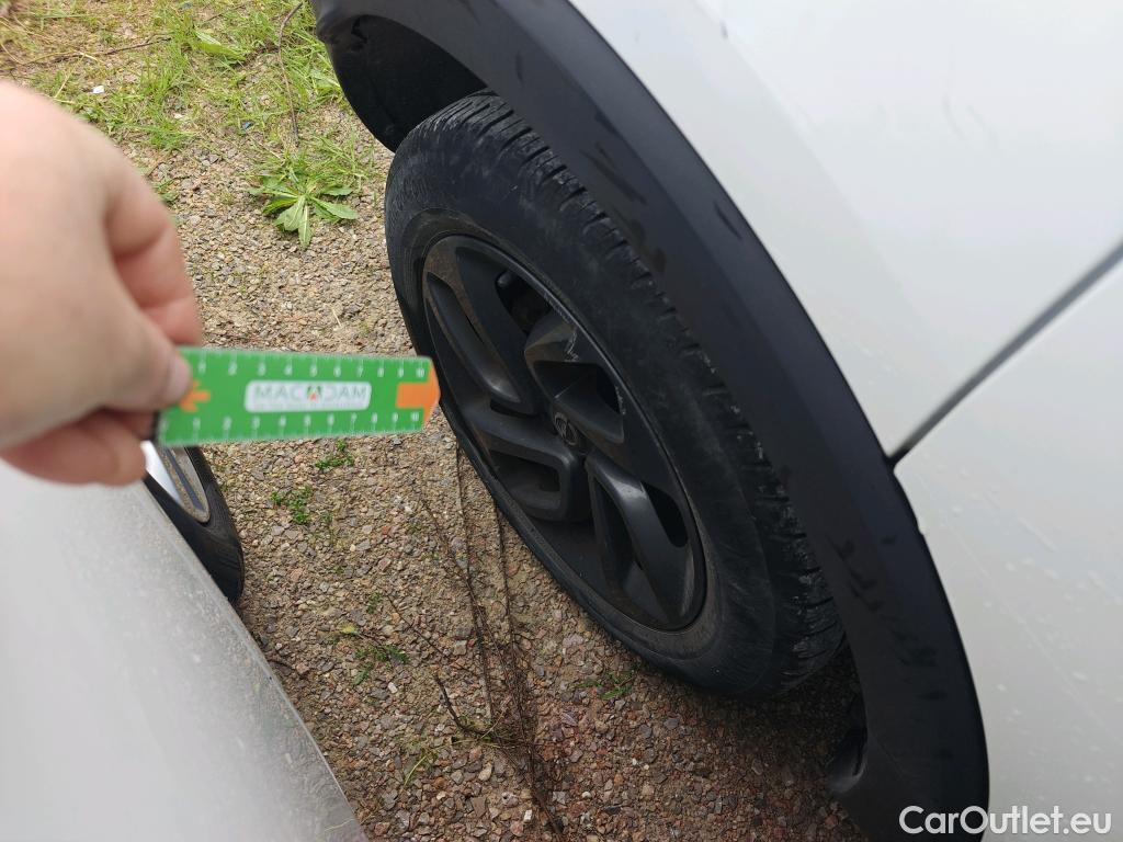  Opel  Crossland OPEL  X / 2017 / 5P / todoterreno 1.2 81kW Design Line 120 Aniversario S/S (CX) #13