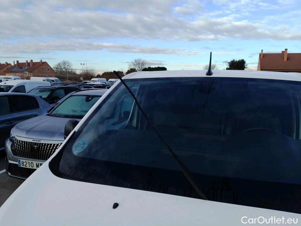  Peugeot  Expert PEUGEOT  / 2016 / 4P / furgón Furgón Premium 1.5 BlueHDi 100 Standard (AC) #64