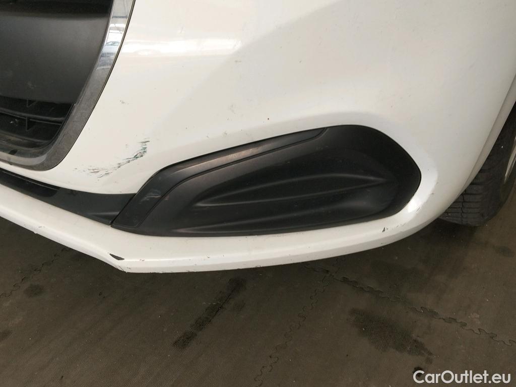  Peugeot  208 PEUGEOT  / 2015 / 5P / berlina con portón 5P ACTIVE BlueHDi 73kW (100CV) #33