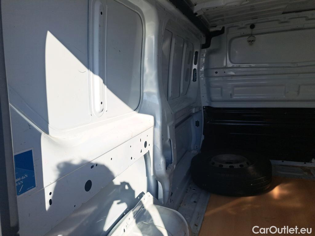  Renault  Trafic RENAULT  / 2021 / 4P / furgón Furgón L1H1 Blue dCi 96 Kw (130 CV) (AC) #58