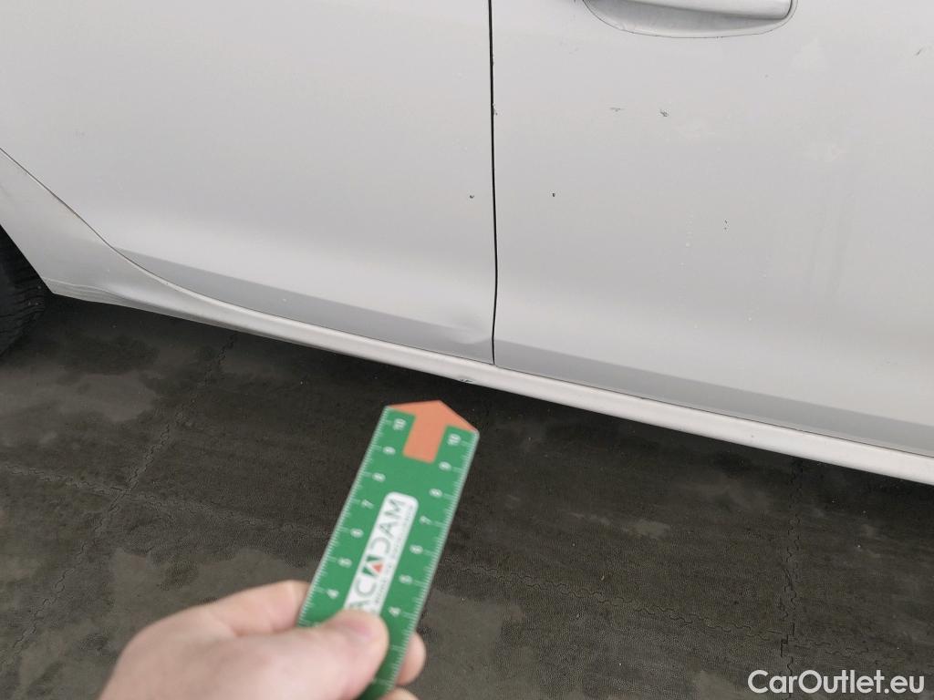  Peugeot  208 PEUGEOT  / 2015 / 5P / berlina con portón 5P ACTIVE BlueHDi 73kW (100CV) #14