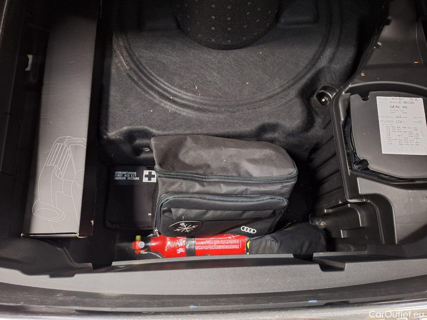  Audi  E-TRON Audi,  SB '19 BEV, Audi  Sportback 50 Quattro S-Line 5d #2