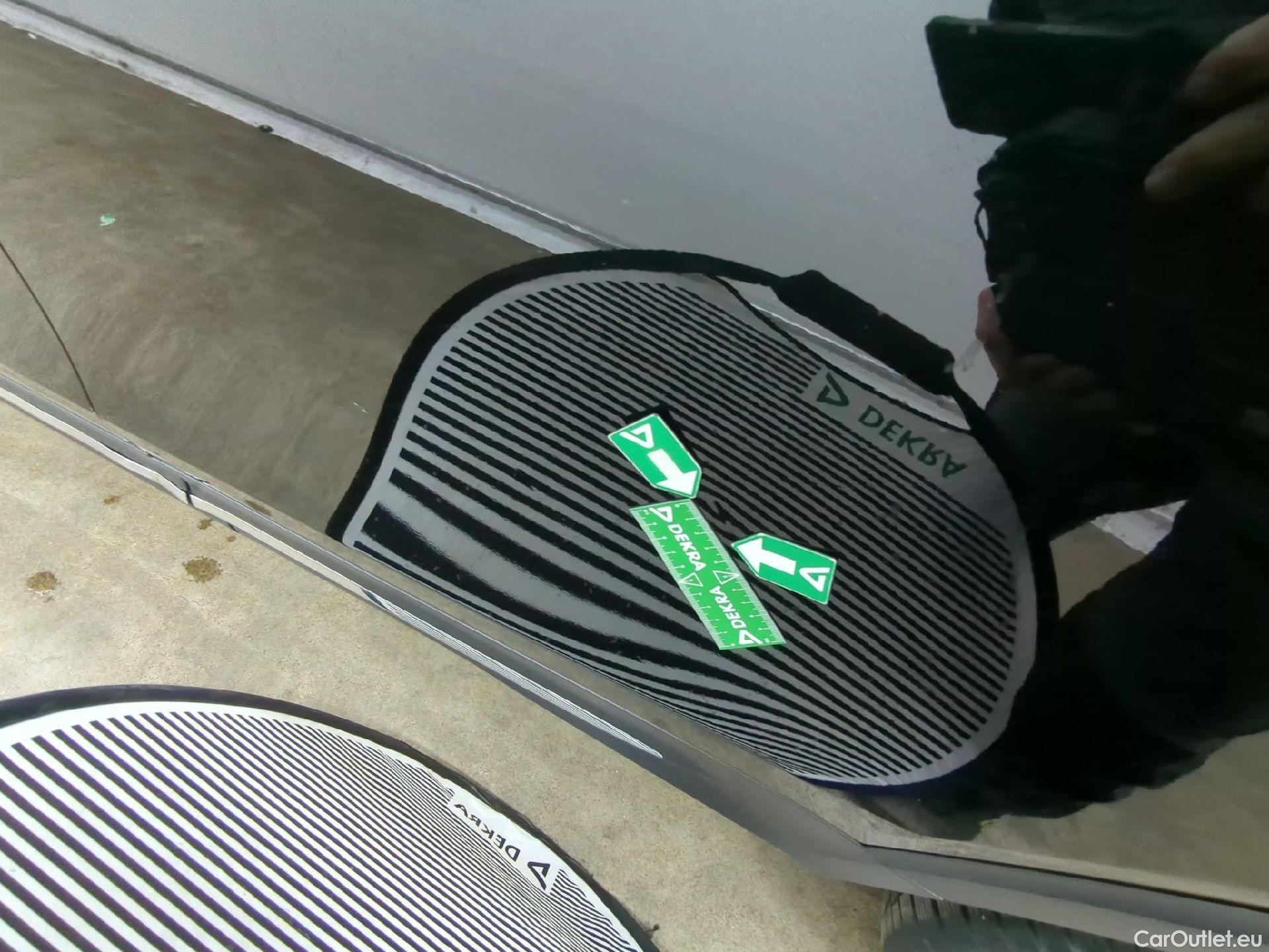  Mercedes  GLB MERCEDES-BENZ  / 2019 / 5P / SUV  220 d AMG Line 4Matic #29