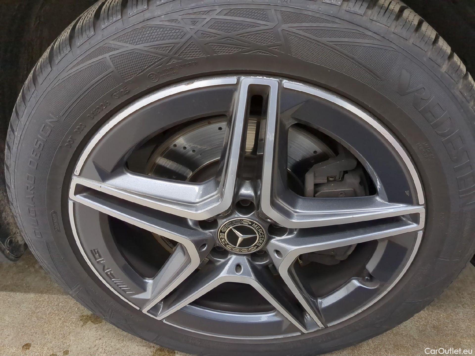  Mercedes  GLB MERCEDES-BENZ  / 2019 / 5P / SUV  220 d AMG Line 4Matic #4