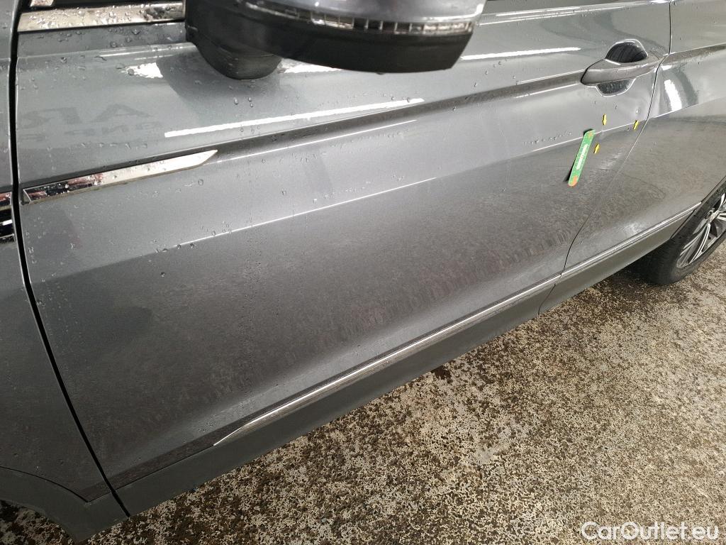  Volkswagen  Tiguan VOLKSWAGEN  Allspace / 2017 / 5P / SUV 1.5 TSI 150 EVO DSG7 Carat Exclusive #3