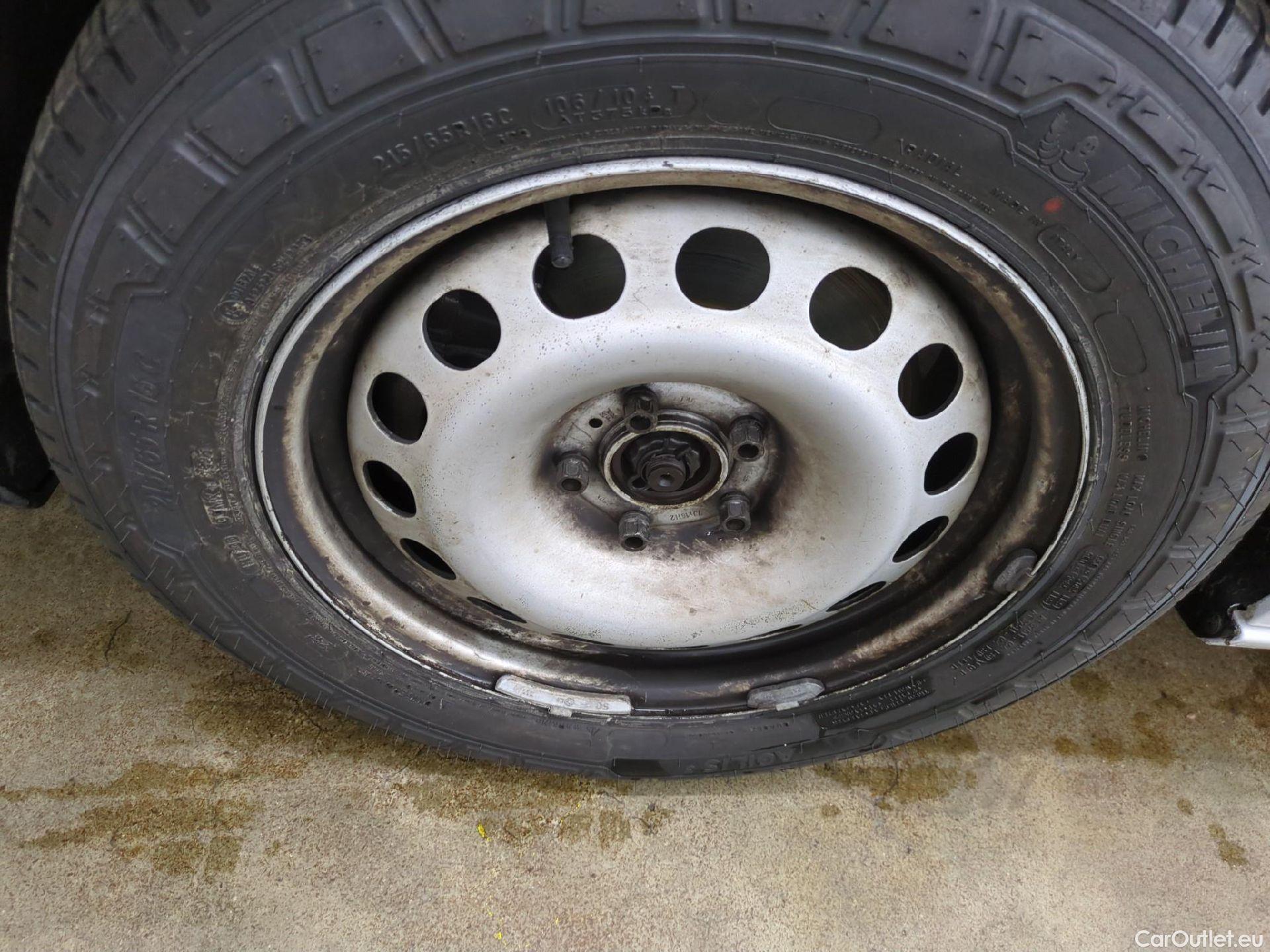  Peugeot  Expert  Fourgon Asphalt L2 1.5 HDi 120CV BVM6 E6d #19