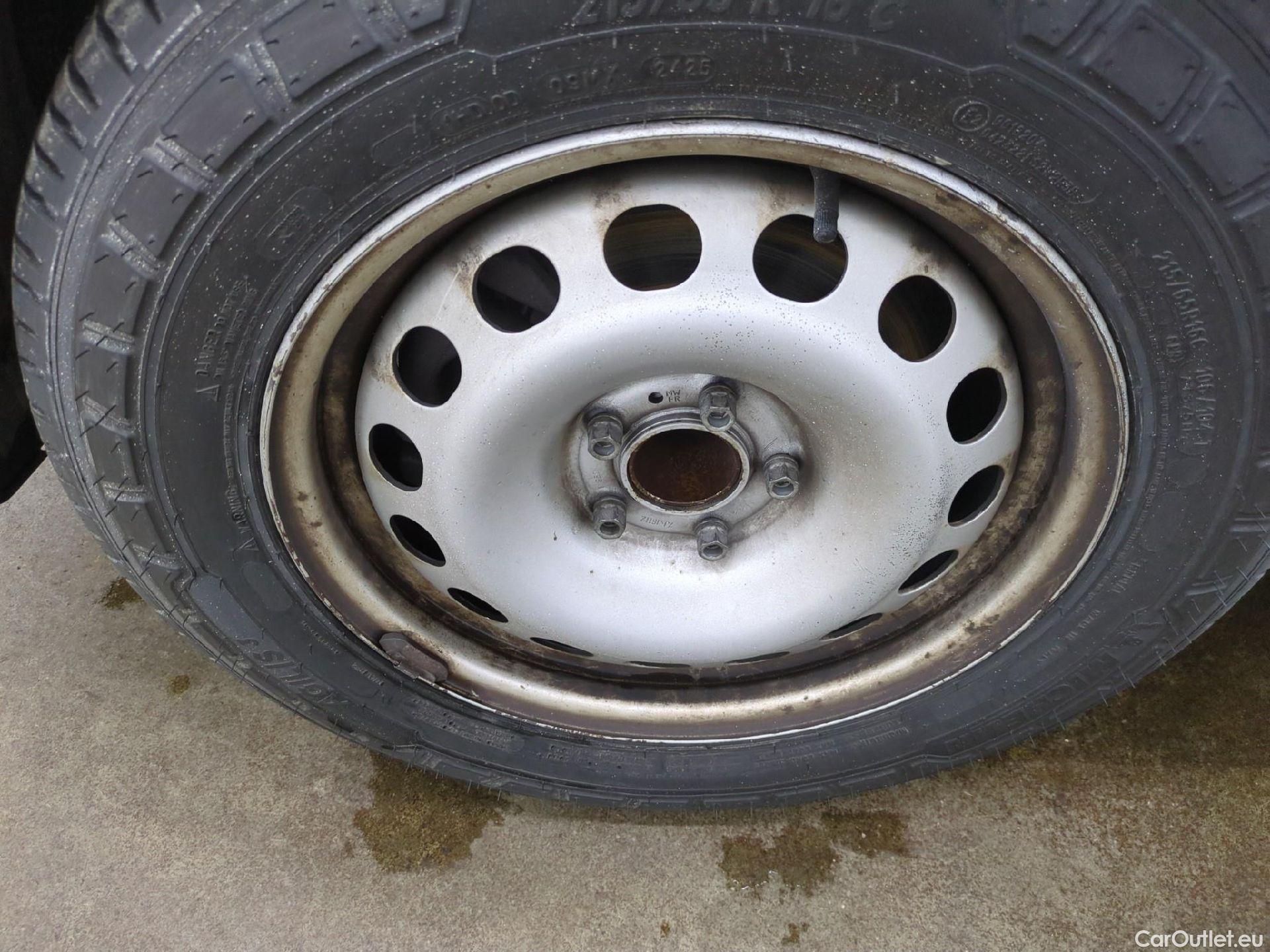  Peugeot  Expert  Fourgon Asphalt L2 1.5 HDi 120CV BVM6 E6d #24