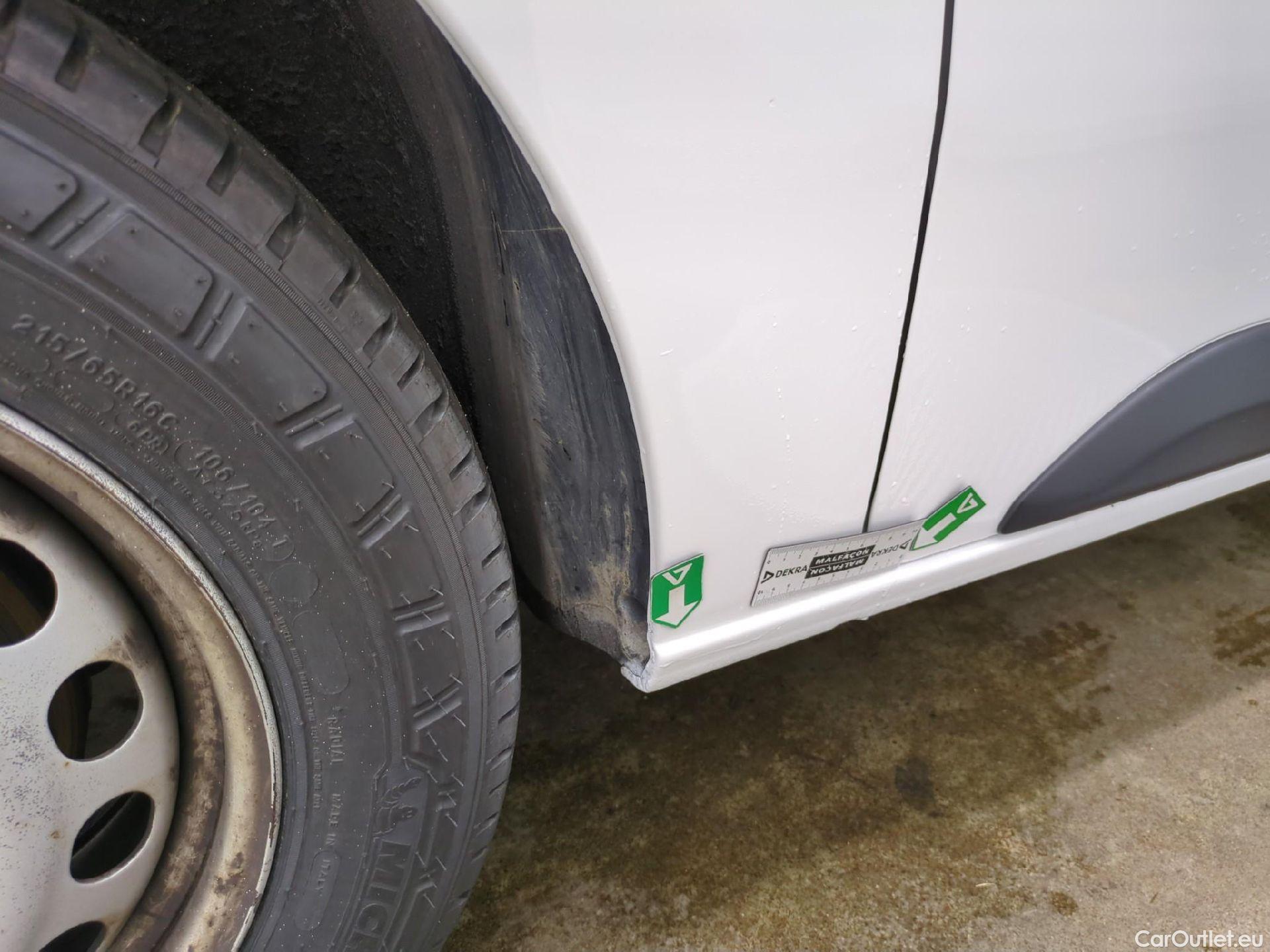  Peugeot  Expert  Fourgon Asphalt L2 1.5 HDi 120CV BVM6 E6d #40